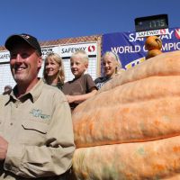 2012 winner Thad Starr and family with his 1,775 lb Atlantic Giant