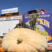 2018 Pumpkin Weigh-Off 4-time winner Steve Daletas