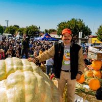 2019 Pumpkin Weigh-Off winner Leonardo Urena