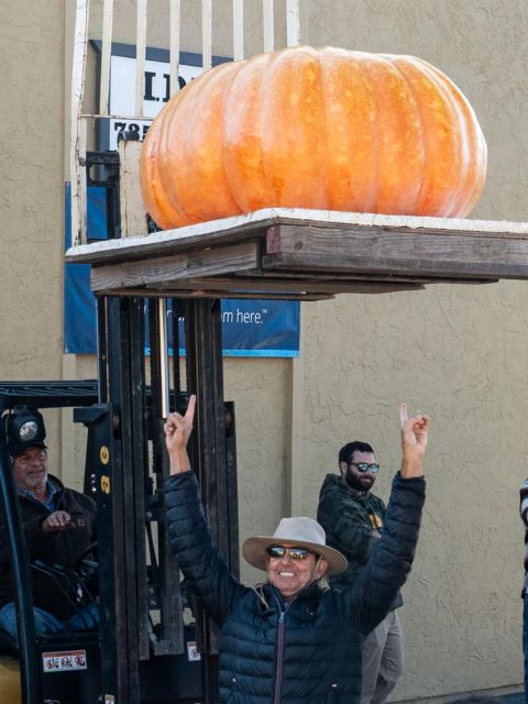 2021 Most Beautiful Pumpkin award winner celebrates